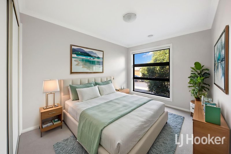 Photo - 26 Clement Way, Melton South VIC 3338 - Image 4