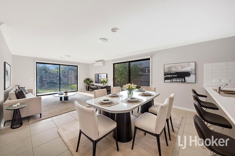 Photo - 26 Clement Way, Melton South VIC 3338 - Image 6