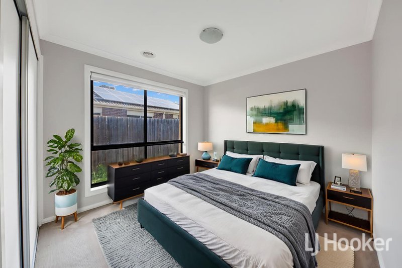 Photo - 26 Clement Way, Melton South VIC 3338 - Image 8