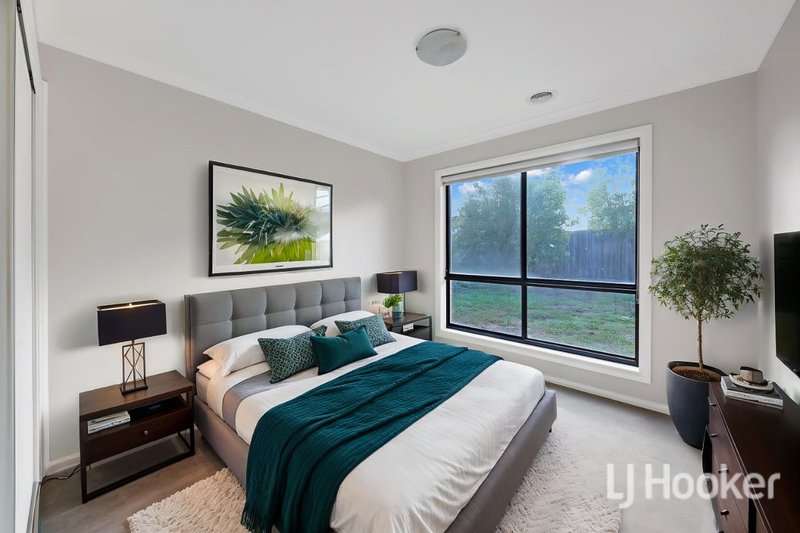 Photo - 26 Clement Way, Melton South VIC 3338 - Image 10