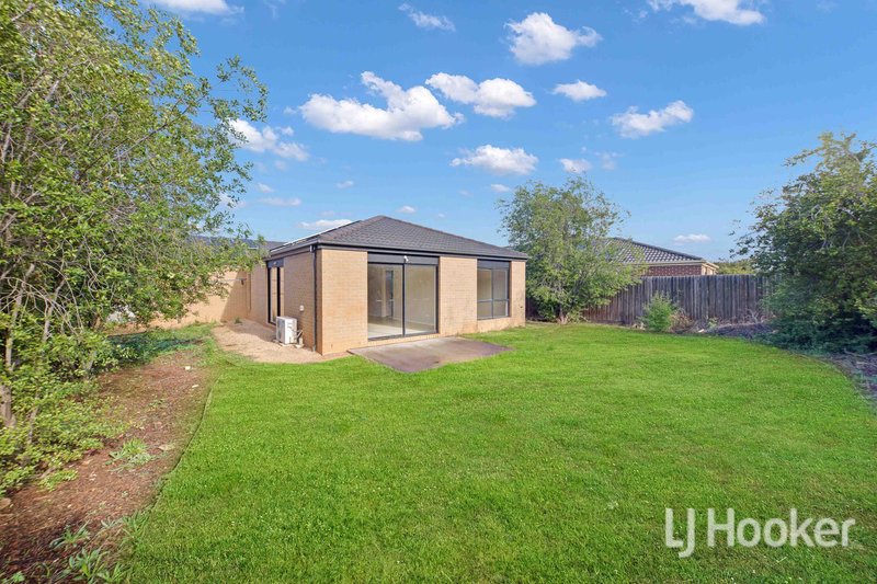 Photo - 26 Clement Way, Melton South VIC 3338 - Image 11