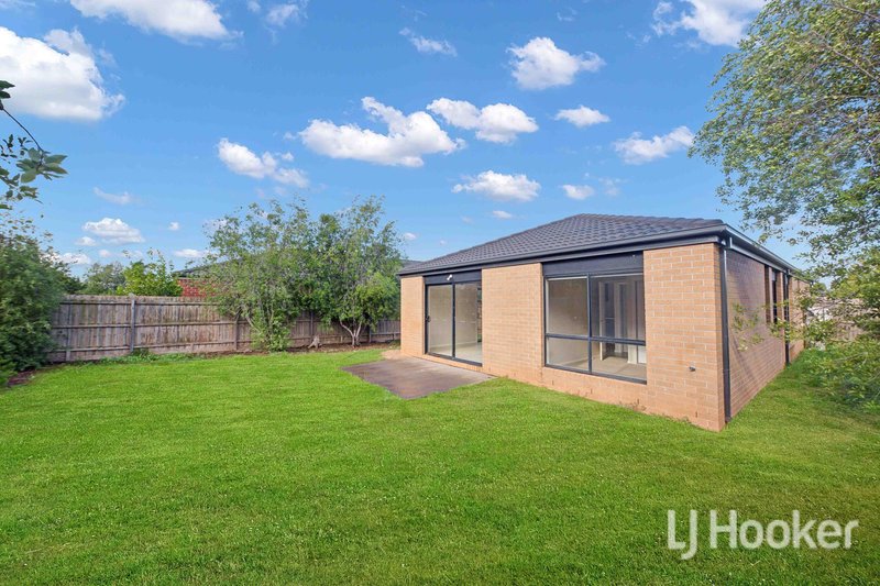 Photo - 26 Clement Way, Melton South VIC 3338 - Image 12
