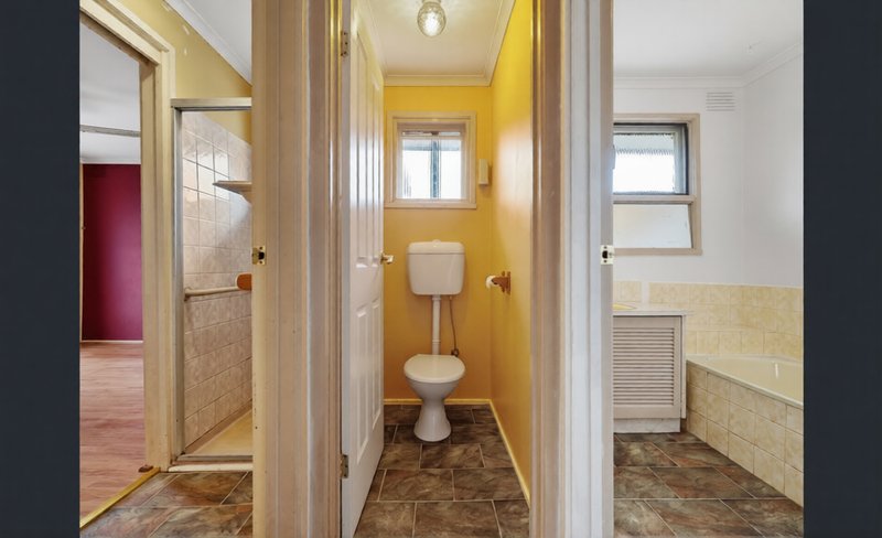 Photo - 26 Clowes Street, Melton South VIC 3338 - Image 6