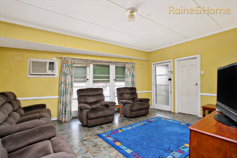 Photo - 26 Commonwealth Crescent, North St Marys NSW 2760 - Image 4