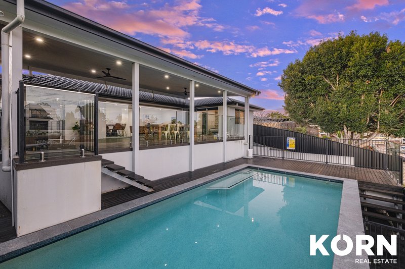 Photo - 26 Coobowie Street, Broadbeach Waters QLD 4218 - Image 3