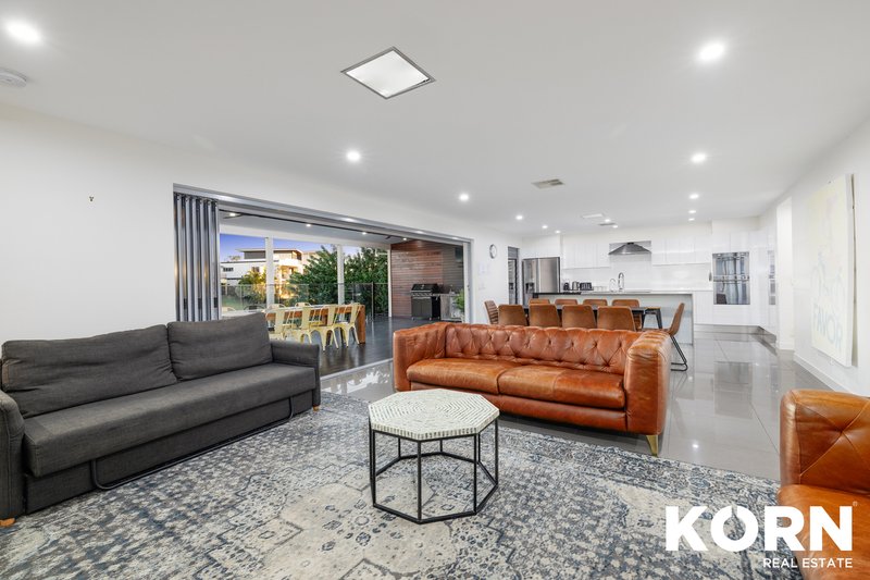 Photo - 26 Coobowie Street, Broadbeach Waters QLD 4218 - Image 8