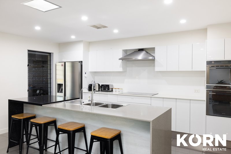 Photo - 26 Coobowie Street, Broadbeach Waters QLD 4218 - Image 11