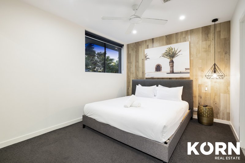 Photo - 26 Coobowie Street, Broadbeach Waters QLD 4218 - Image 12