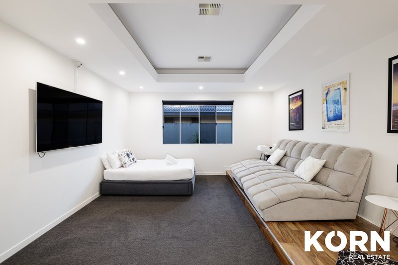 Photo - 26 Coobowie Street, Broadbeach Waters QLD 4218 - Image 13