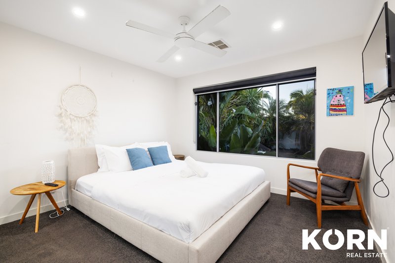 Photo - 26 Coobowie Street, Broadbeach Waters QLD 4218 - Image 14