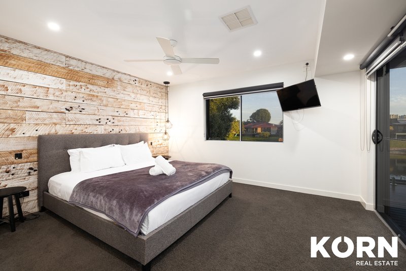 Photo - 26 Coobowie Street, Broadbeach Waters QLD 4218 - Image 15