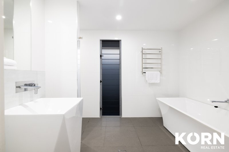 Photo - 26 Coobowie Street, Broadbeach Waters QLD 4218 - Image 18