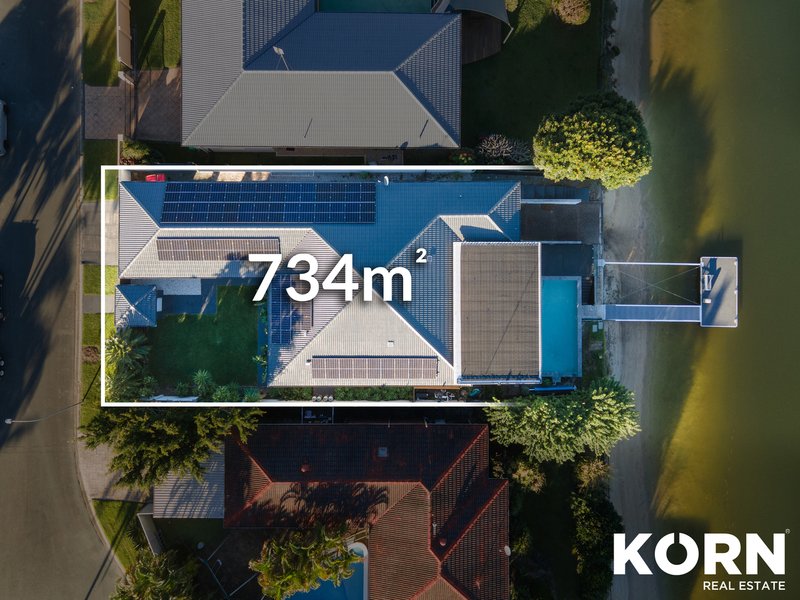 Photo - 26 Coobowie Street, Broadbeach Waters QLD 4218 - Image 21