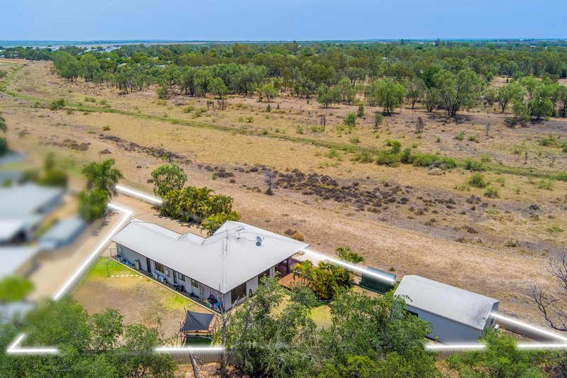 Photo - 26 Cook Close, Emerald QLD 4720 - Image 3