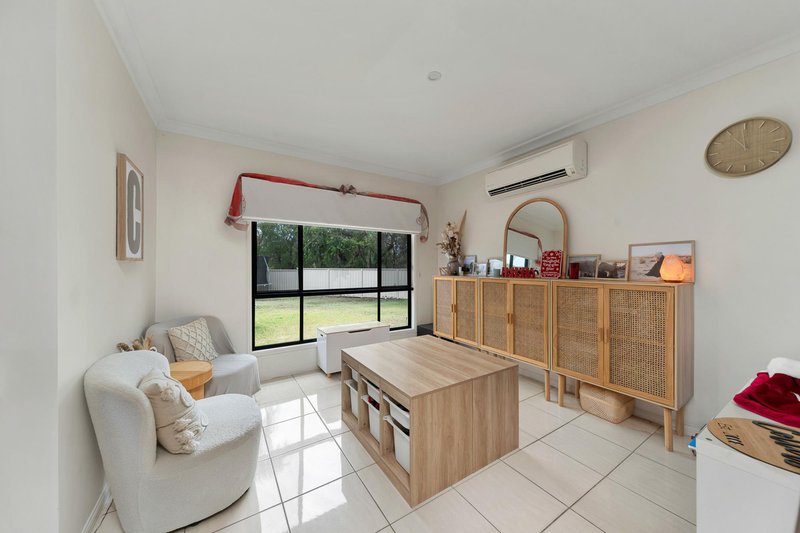 Photo - 26 Cook Close, Emerald QLD 4720 - Image 10