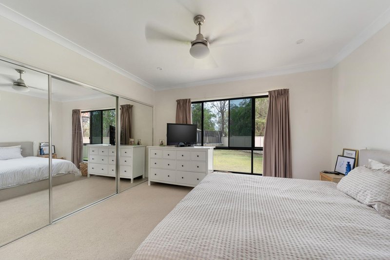 Photo - 26 Cook Close, Emerald QLD 4720 - Image 18