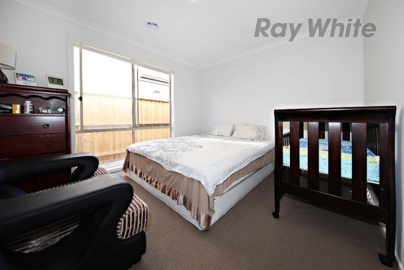 Photo - 26 Coronat Drive, Point Cook VIC 3030 - Image 5