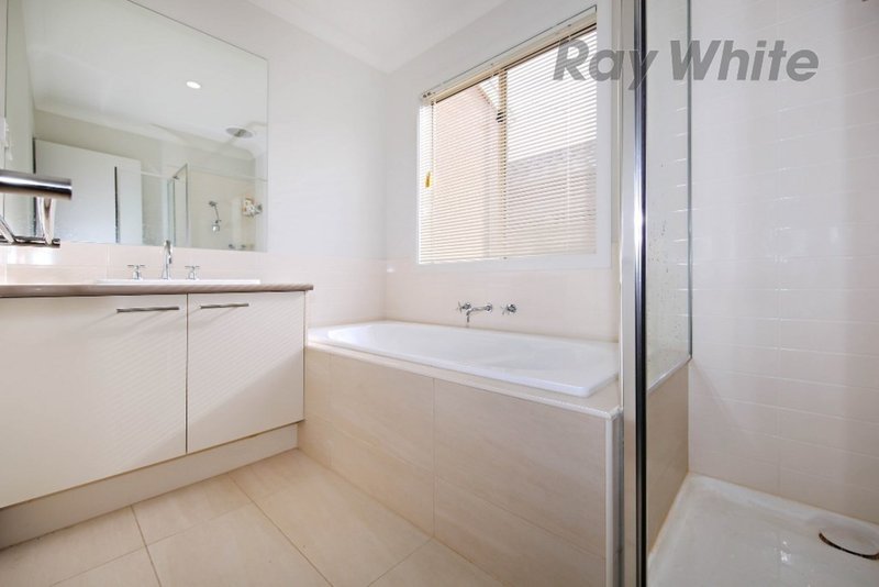 Photo - 26 Coronat Drive, Point Cook VIC 3030 - Image 6