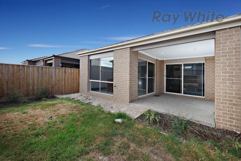 Photo - 26 Coronat Drive, Point Cook VIC 3030 - Image 7