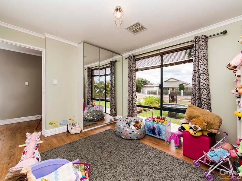 Photo - 26 Corymbia Green, Baldivis WA 6171 - Image 17