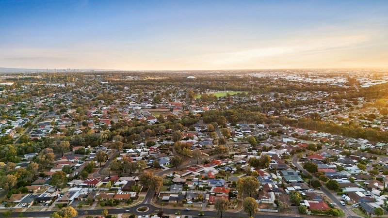 Photo - 26 Cowan Drive, Pooraka SA 5095 - Image 25