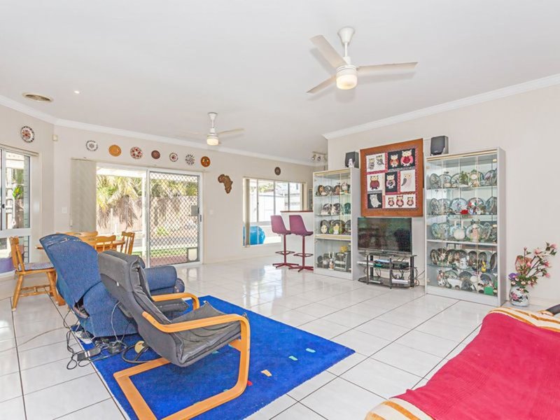 Photo - 26 Cumberland Place, Parkinson QLD 4115 - Image 4