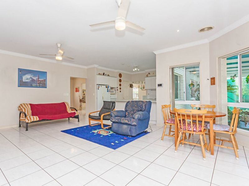 Photo - 26 Cumberland Place, Parkinson QLD 4115 - Image 6