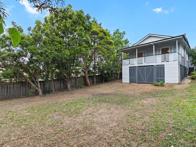 Photo - 26 Curlewis Street, Holland Park West QLD 4121 - Image 21