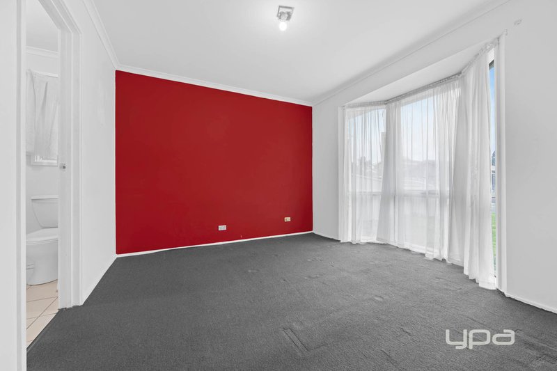 Photo - 26 Currunghi Court, St Albans VIC 3021 - Image 5