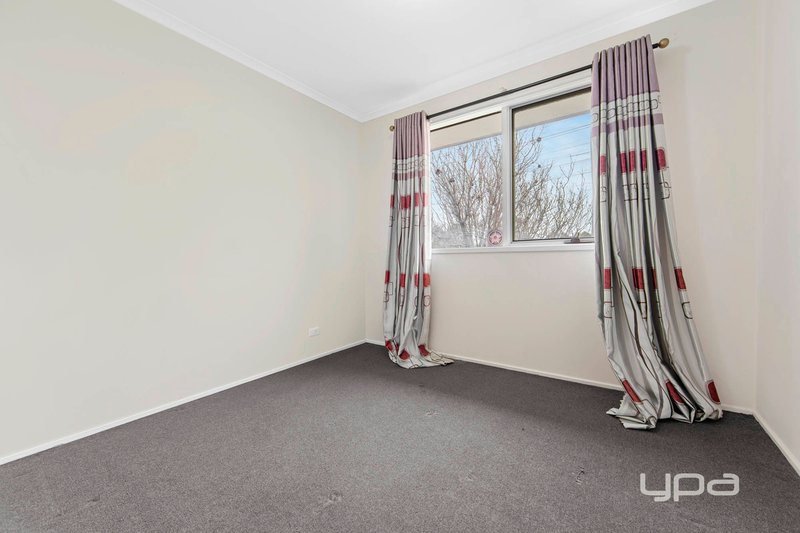 Photo - 26 Currunghi Court, St Albans VIC 3021 - Image 6