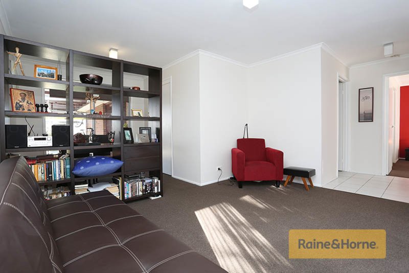 Photo - 26 Currunghi Crescent, St Albans VIC 3021 - Image 4