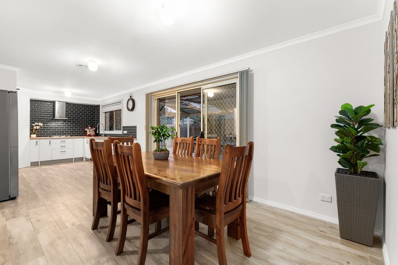 Photo - 26 Darvell Court, Pakenham VIC 3810 - Image 4