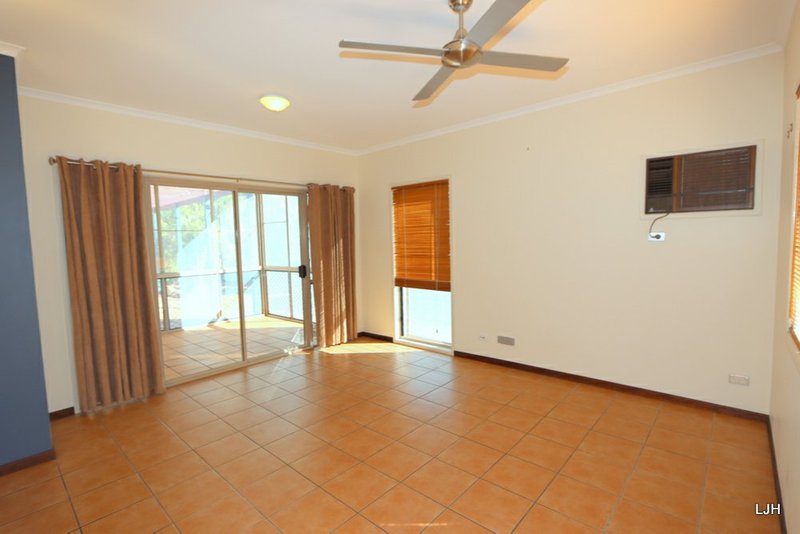 Photo - 26 Dawn Crescent, Emerald QLD 4720 - Image 7