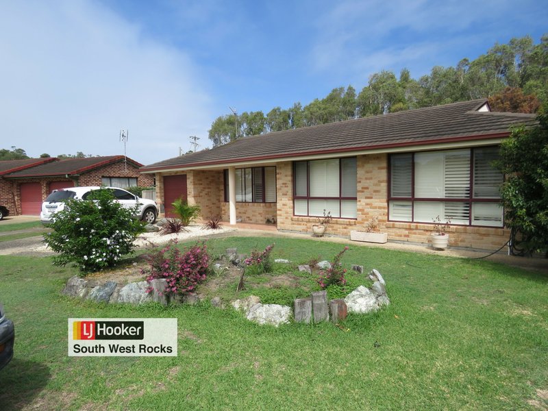 Photo - 26 Delmer Close, South West Rocks NSW 2431 - Image 3