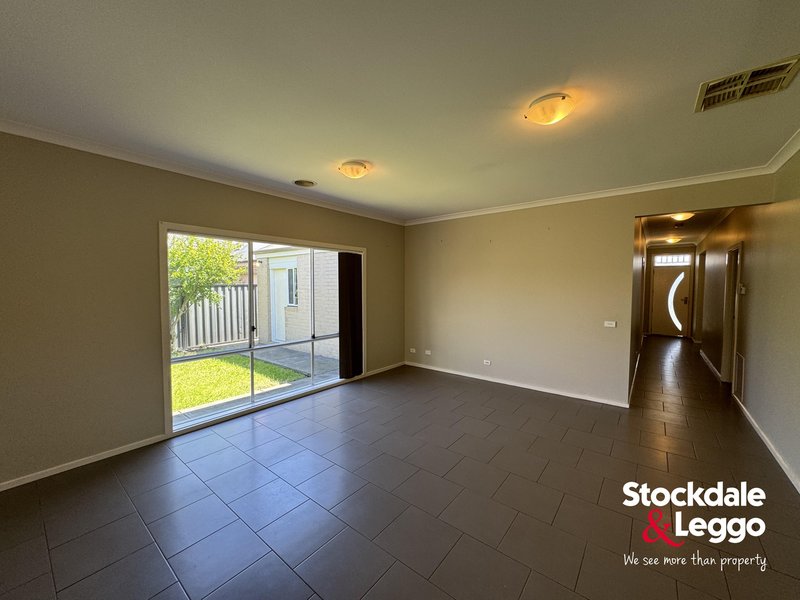 Photo - 26 Dempster Drive, Craigieburn VIC 3064 - Image 2