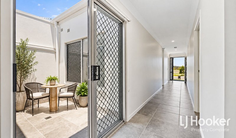 Photo - 26 Diamond Drive, Yarrabilba QLD 4207 - Image 2