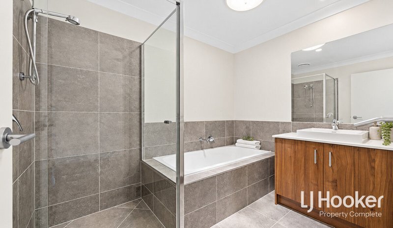Photo - 26 Diamond Drive, Yarrabilba QLD 4207 - Image 9