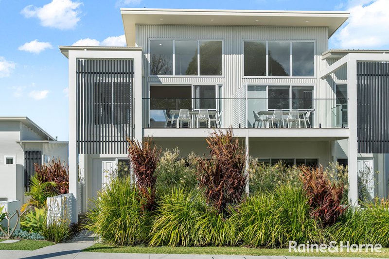 Photo - 2/6 Dolphin Street, Ulladulla NSW 2539 - Image 1