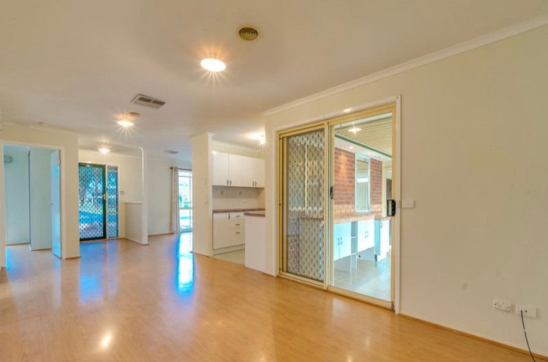 Photo - 26 Doubell Boulevard, Truganina VIC 3029 - Image 4