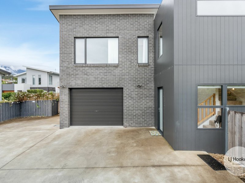 Photo - 2/6 Dowding Crescent, New Town TAS 7008 - Image 2