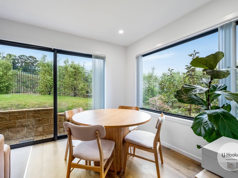 Photo - 2/6 Dowding Crescent, New Town TAS 7008 - Image 5