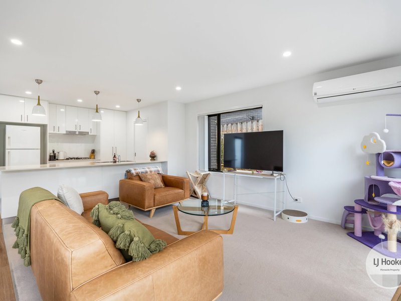 Photo - 2/6 Dowding Crescent, New Town TAS 7008 - Image 7