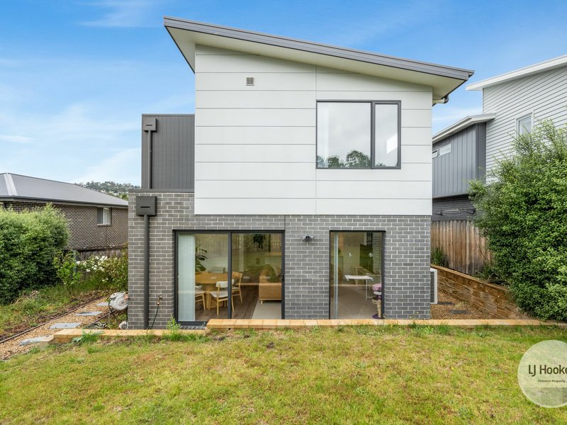 Photo - 2/6 Dowding Crescent, New Town TAS 7008 - Image 21