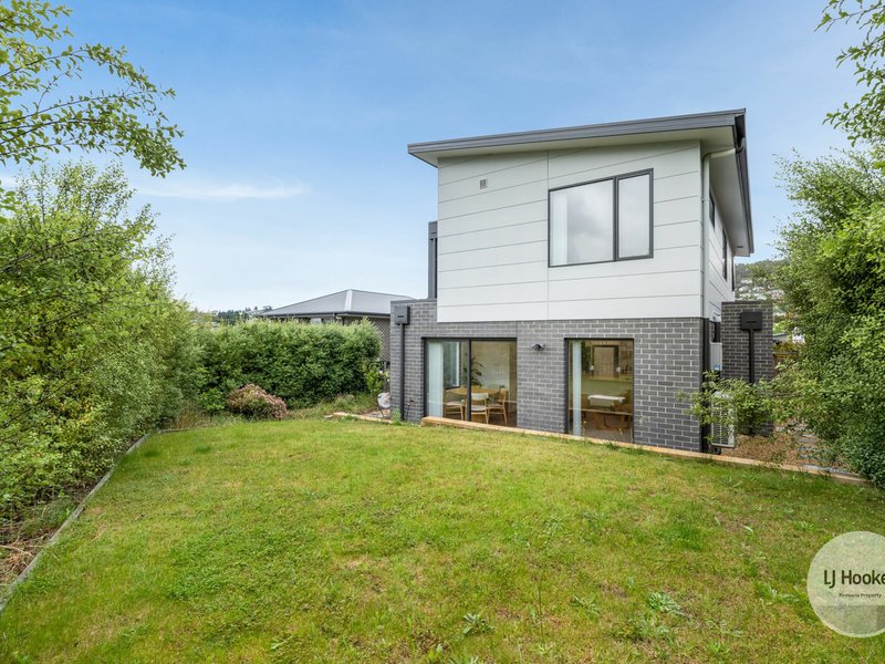 Photo - 2/6 Dowding Crescent, New Town TAS 7008 - Image 23