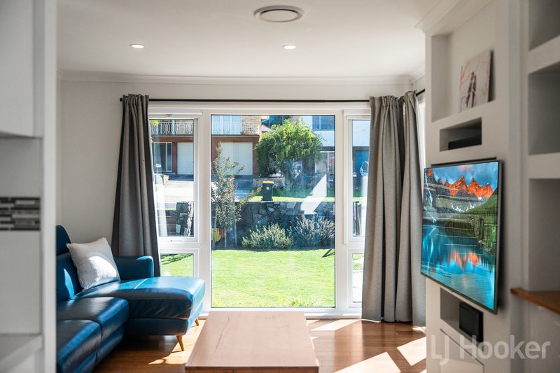 Photo - 26 Early Street, Crestwood NSW 2620 - Image 8