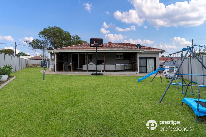 Photo - 26 Edgecombe Avenue, Moorebank NSW 2170 - Image 10