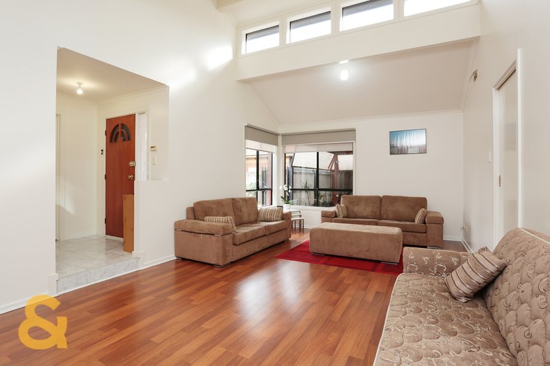 Photo - 26 Edgecombe Way, Roxburgh Park VIC 3064 - Image 2