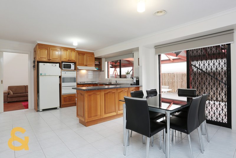 Photo - 26 Edgecombe Way, Roxburgh Park VIC 3064 - Image 3