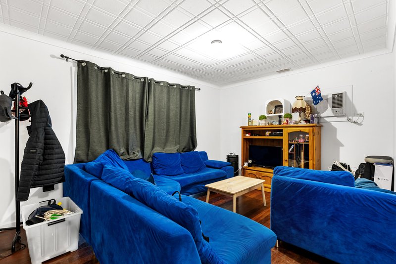 Photo - 26 Edgington Crescent, Koondoola WA 6064 - Image 5
