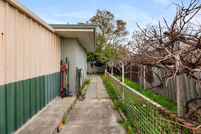 Photo - 26 Edgington Crescent, Koondoola WA 6064 - Image 23